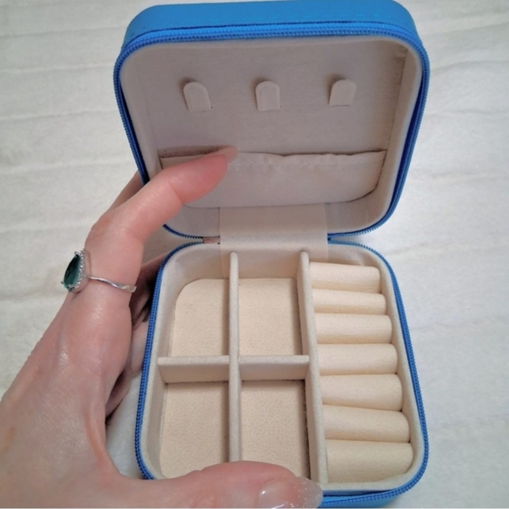 Travel Zip Around Jewwlry Box
